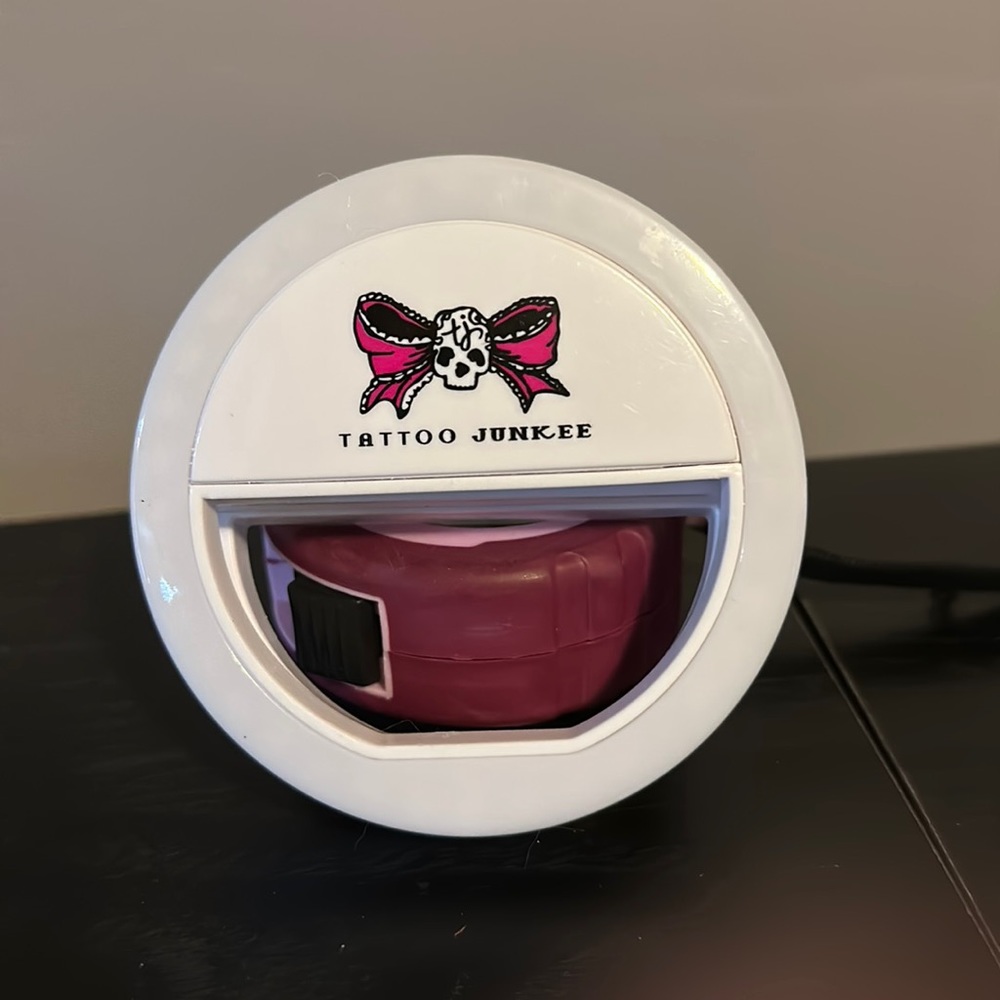 Tattoo Junkee cell phone ring light